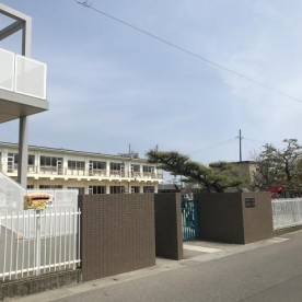 川島東こども園