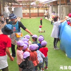 幼保連携型認定こども園　萬徳寺保育園の写真2