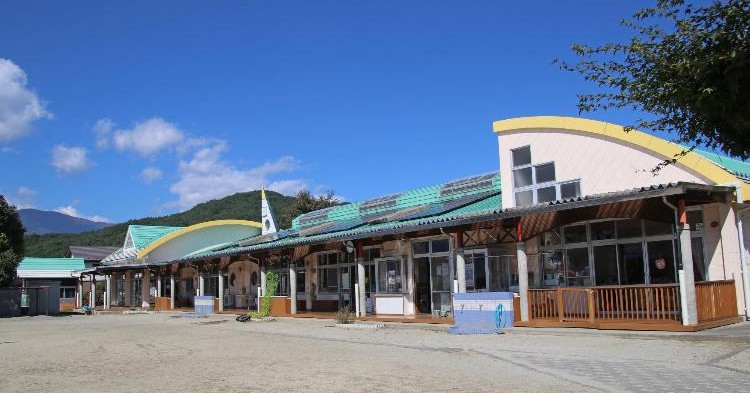東伊那保育園