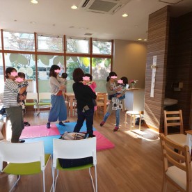 えほんのお部屋　ひまわり畑